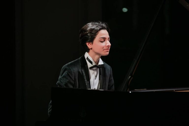 Im Ausland: Türkisches Piano-Talent Can Saraç gewinnt renommierten Preis