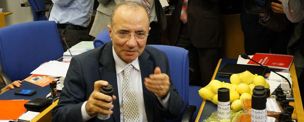 CHP-Politiker versprühen Pfefferspray im Parlament