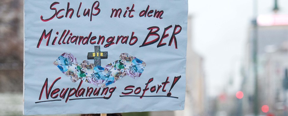 Anwälte und Wirtschaftsprüfer sollen Flughafen-Desaster klären
