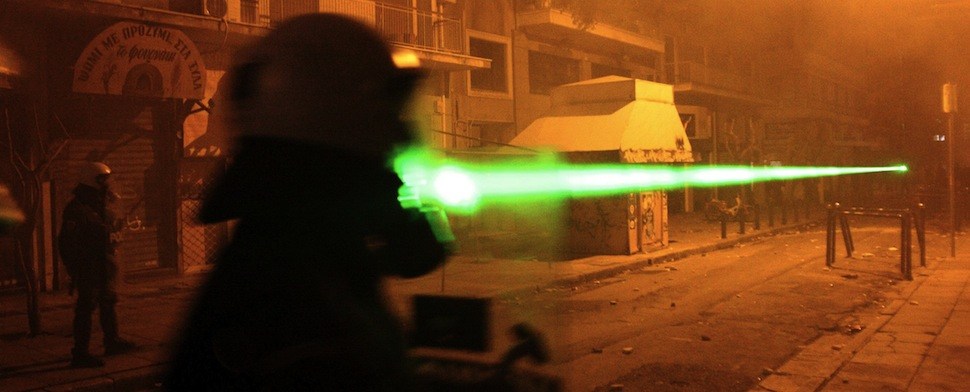 Pilotenvereinigung fordert: Laserpointer als Waffen behandeln