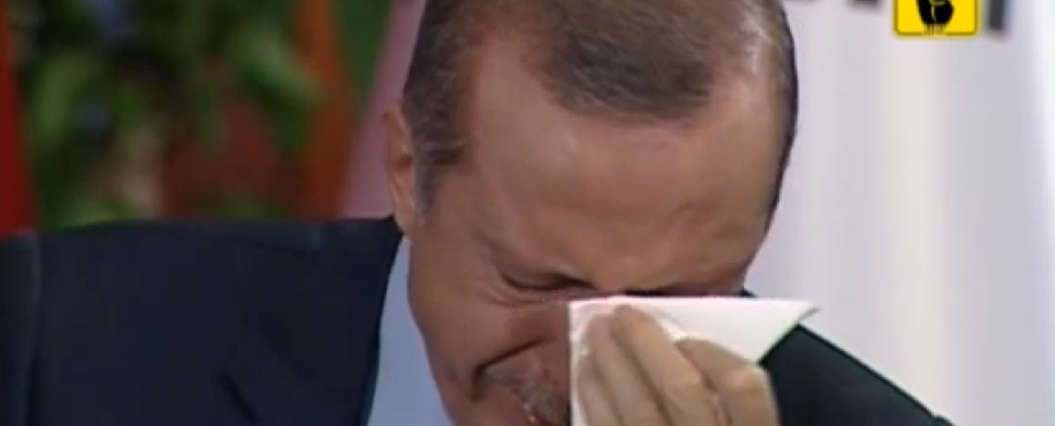 Erdoğan bricht während live-Sendung in Tränen aus