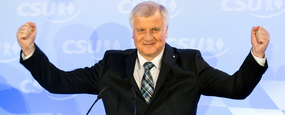 Seehofer triumphiert in Bayern – Nazis weit unter 1%