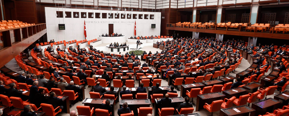 AKP verliert weitere vier Abgeordnete