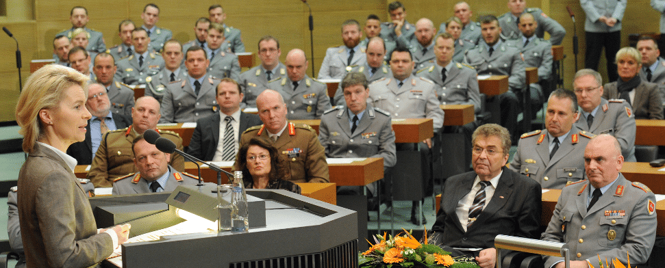 Anschaffung von Kampfdrohnen: Von der Leyen zurückhaltend
