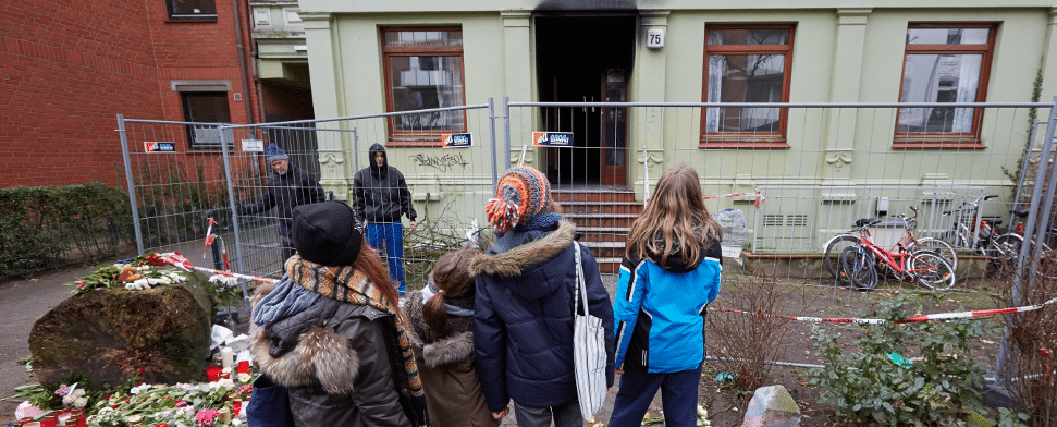 Rassismusverdacht: Brand in Flüchtlingsheim tötet drei Menschen