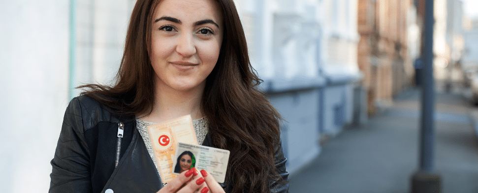 „Optionspflicht” nennen es die Behörden, „Ausgrenzung” die Deutschtürken