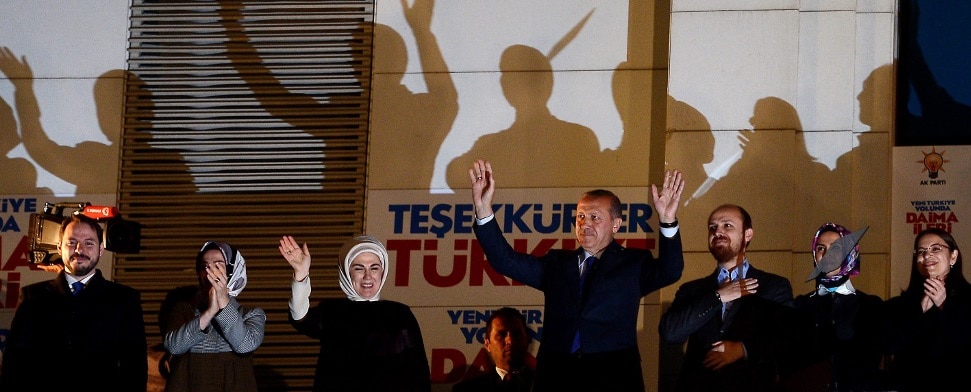 Wahlsieger Erdoğan erklärt Hizmet-Bewegung den Krieg