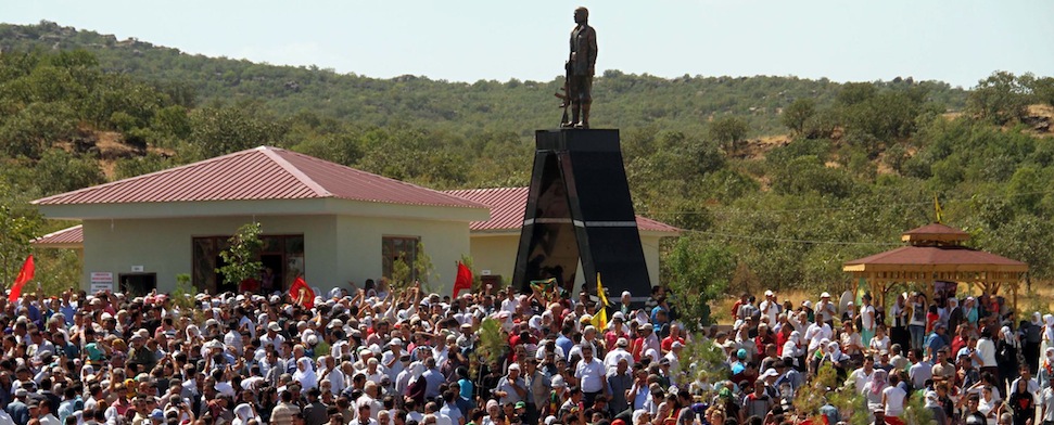 PKK errichtet „Heldenstatue“ in Lice