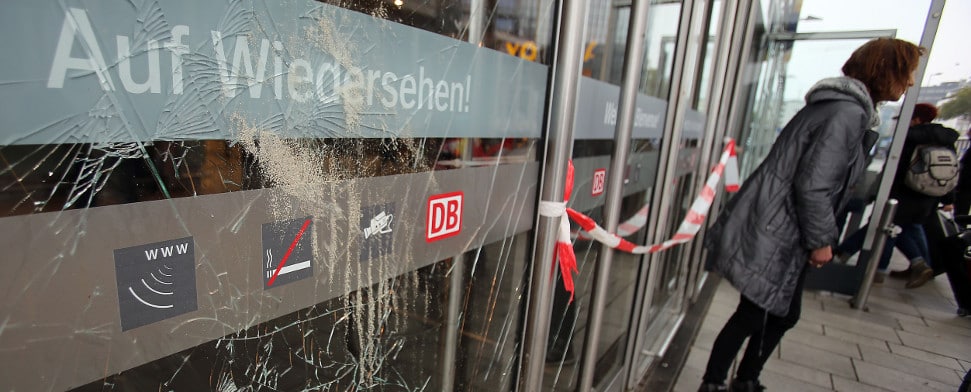 Bilanz der Gewaltorgie in Köln: 44 Polizeibeamte verletzt, 6 Festnahmen, 57 Strafanzeigen