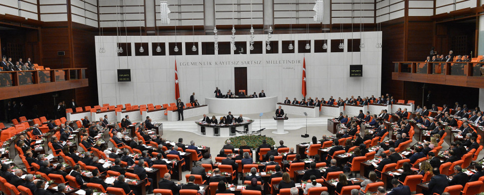 Türkei: Parlament genehmigt Militäreinsätze gegen IS