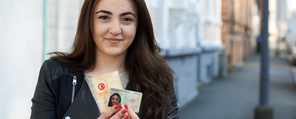 Optionspflicht statt Doppelpass: CDU wirft Merkel „Knüppel zwischen die Beine“