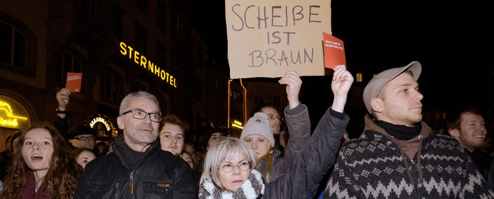 Brauner Müll schön verpackt, stinkt trotzdem!