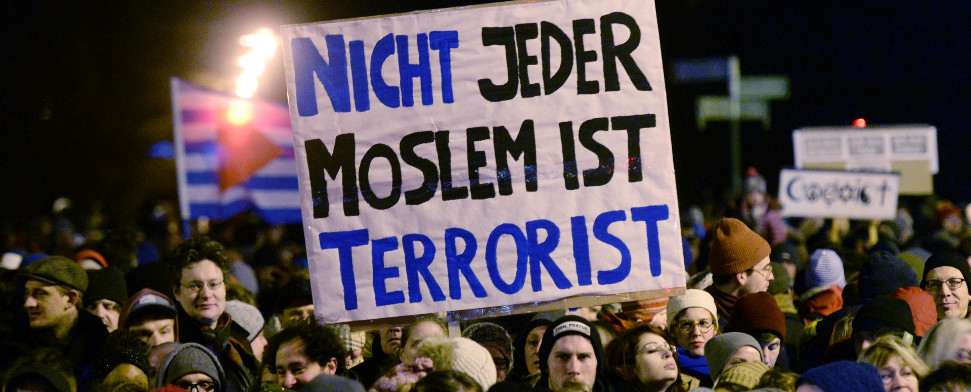 Bundesweit 100 000 Menschen für ein friedliches Deutschland auf den Straßen