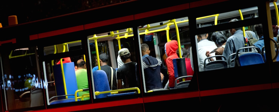 Deutsche nach vorne, Ausländer nach hinten: So reagieren deutsche Fahrgäste auf Diskriminierung