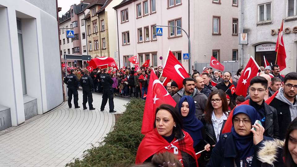 Kurden greifen Türken mit Böllern und Steinen an – 36 Festnahmen