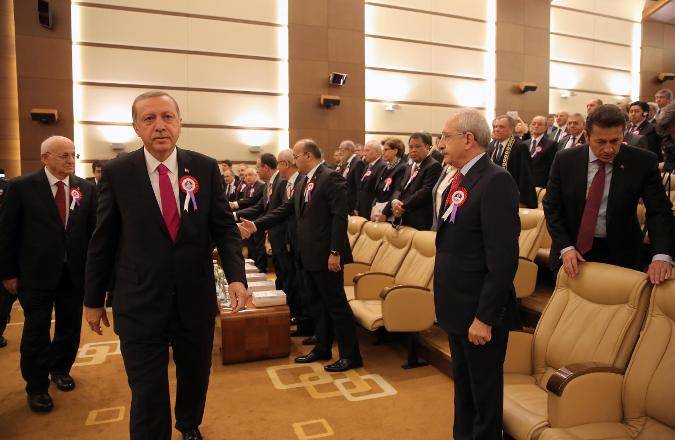 Handschlag verweigert: Oppositionsführer antwortet Erdoğan