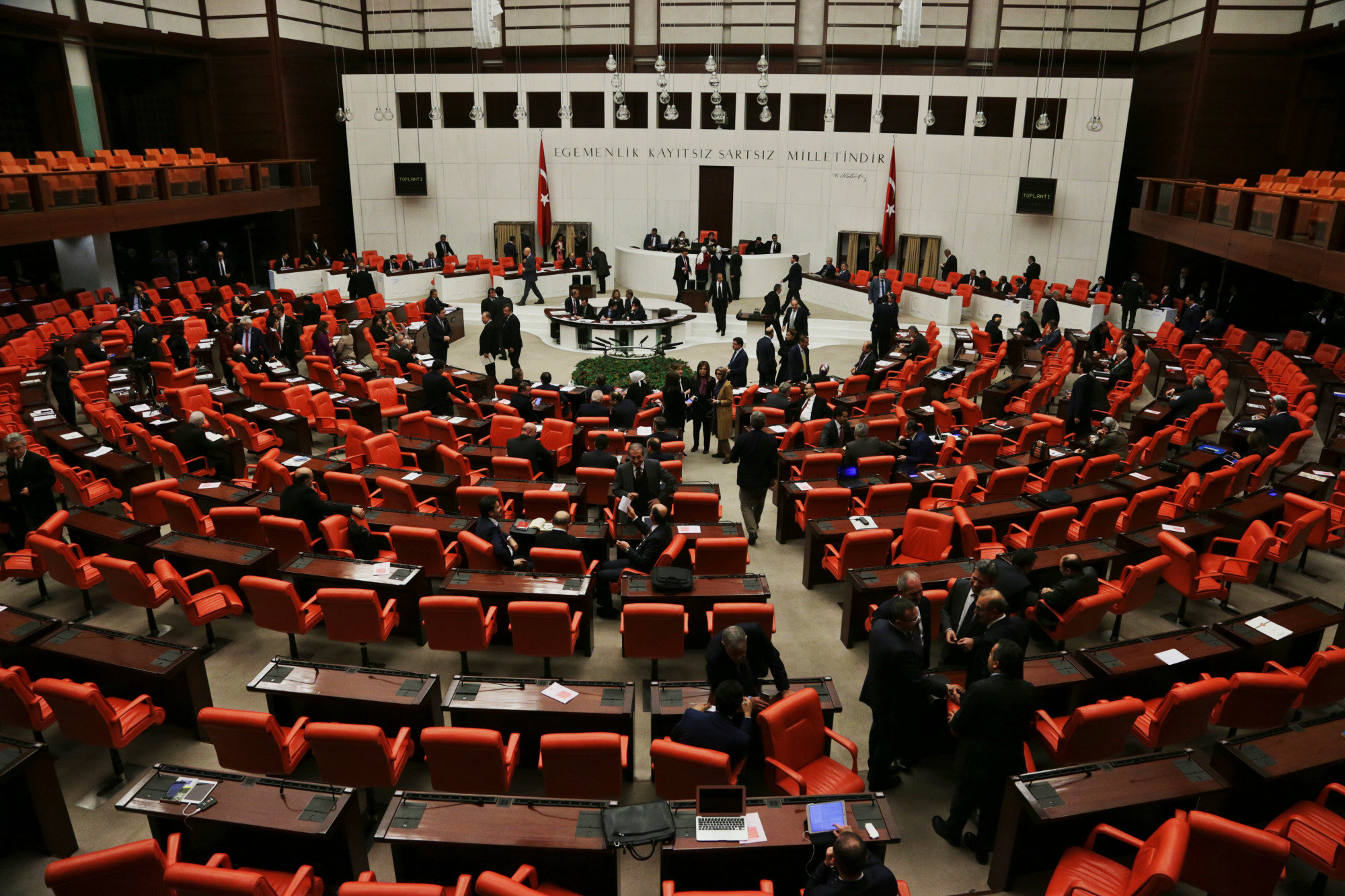 Die Verfassungsreform ist durchs Parlament, nun muss das Volk entscheiden