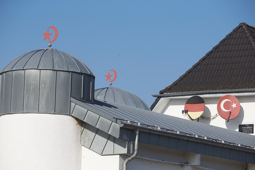 Razzien bei Ditib-Imamen: Beweismittel sichergestellt, Yeneroğlu spricht von „Einschüchterungskampagne“