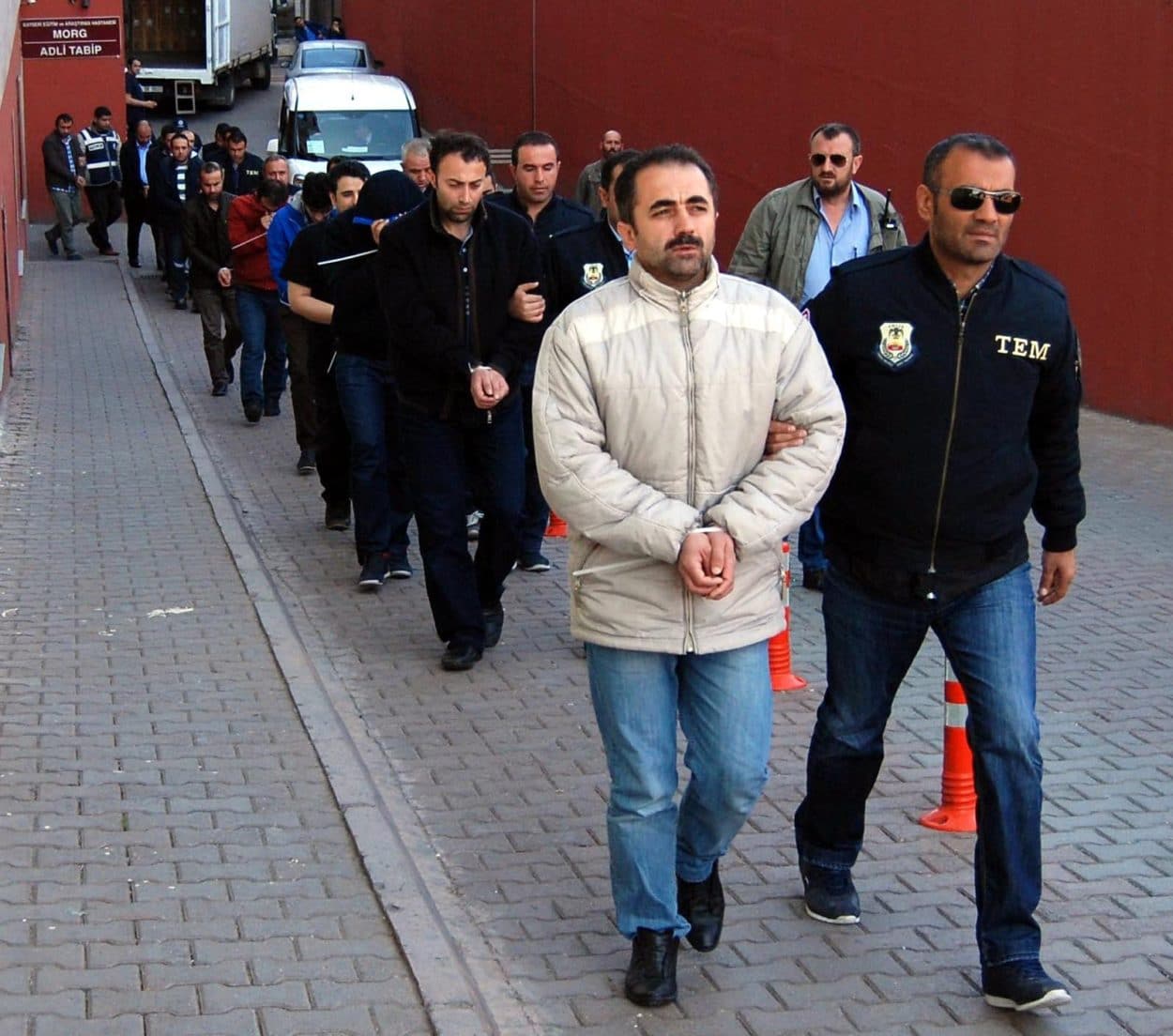Amnesty: Massenentlassungen in der Türkei verletzen Menschenrechte 