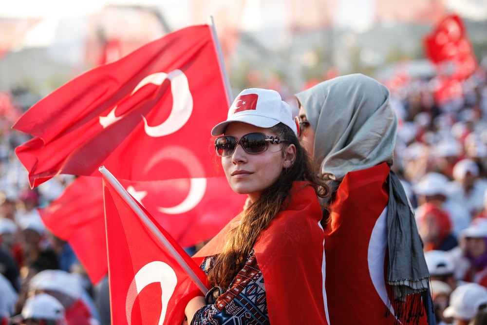 Umfrage: Merkel beliebter als Erdogan unter Türkeistämmigen mit deutschem Pass