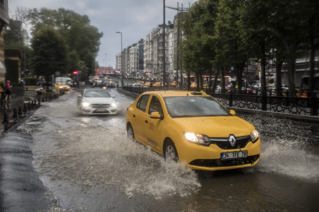 Unwetter in Istanbul: Hagel so groß wie Steine