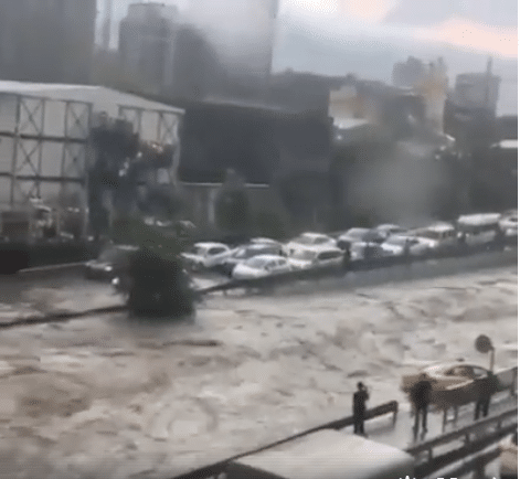 Türkei: Verkehrschaos durch Unwetter
