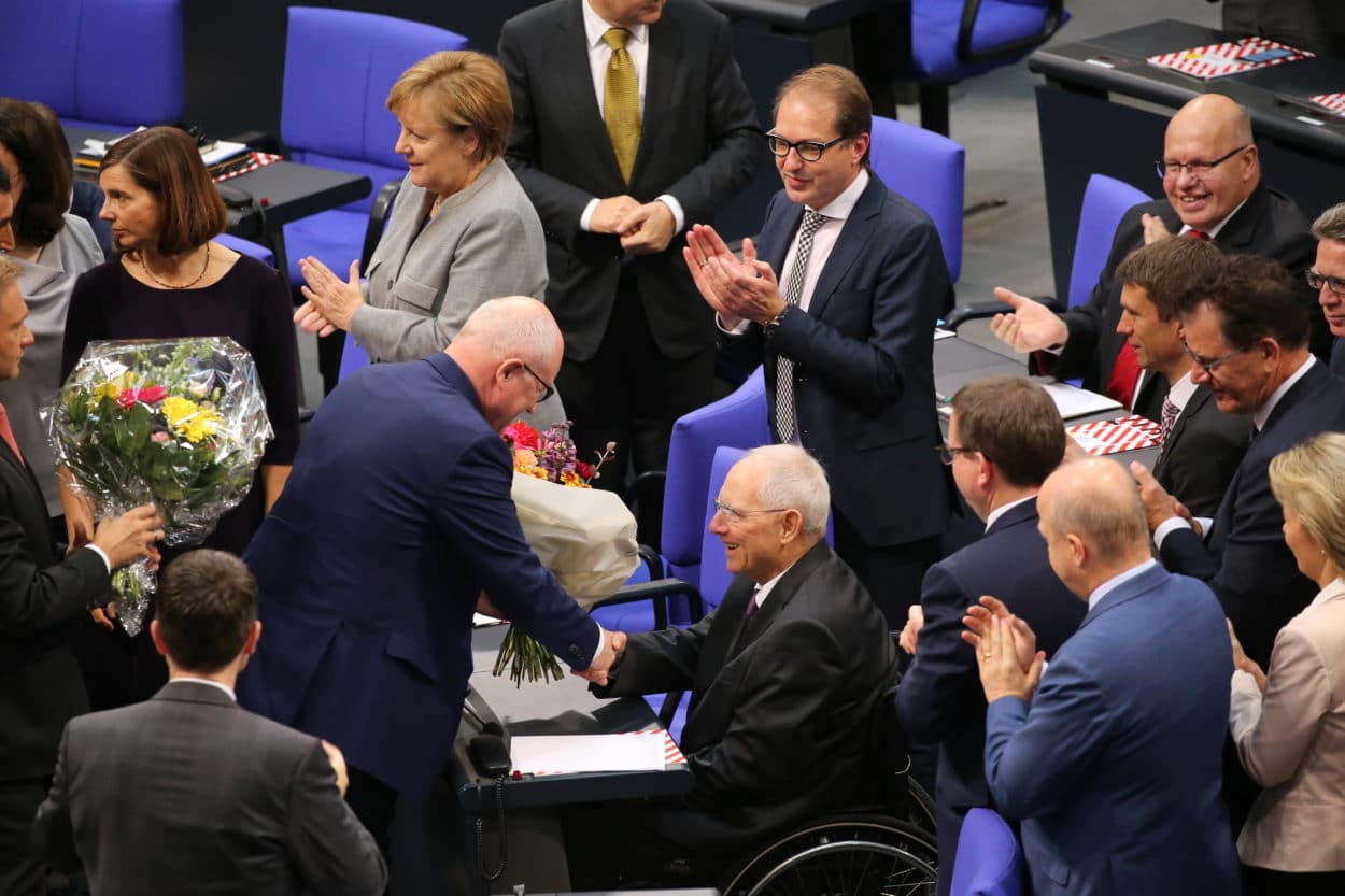 Schäuble mit breiter Mehrheit zum Bundestagspräsidenten gewählt
