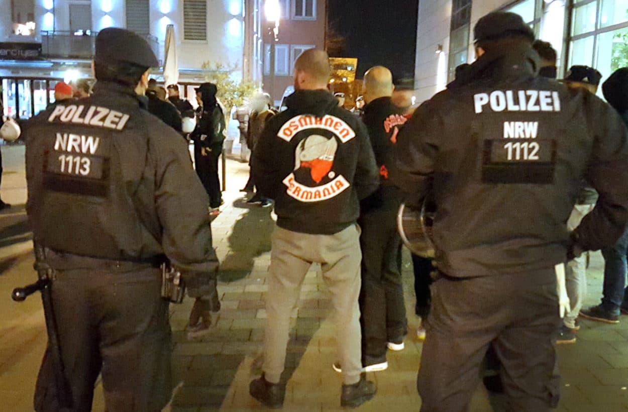 NRW-Innenminister: Türkei unterstützt Rockergruppe