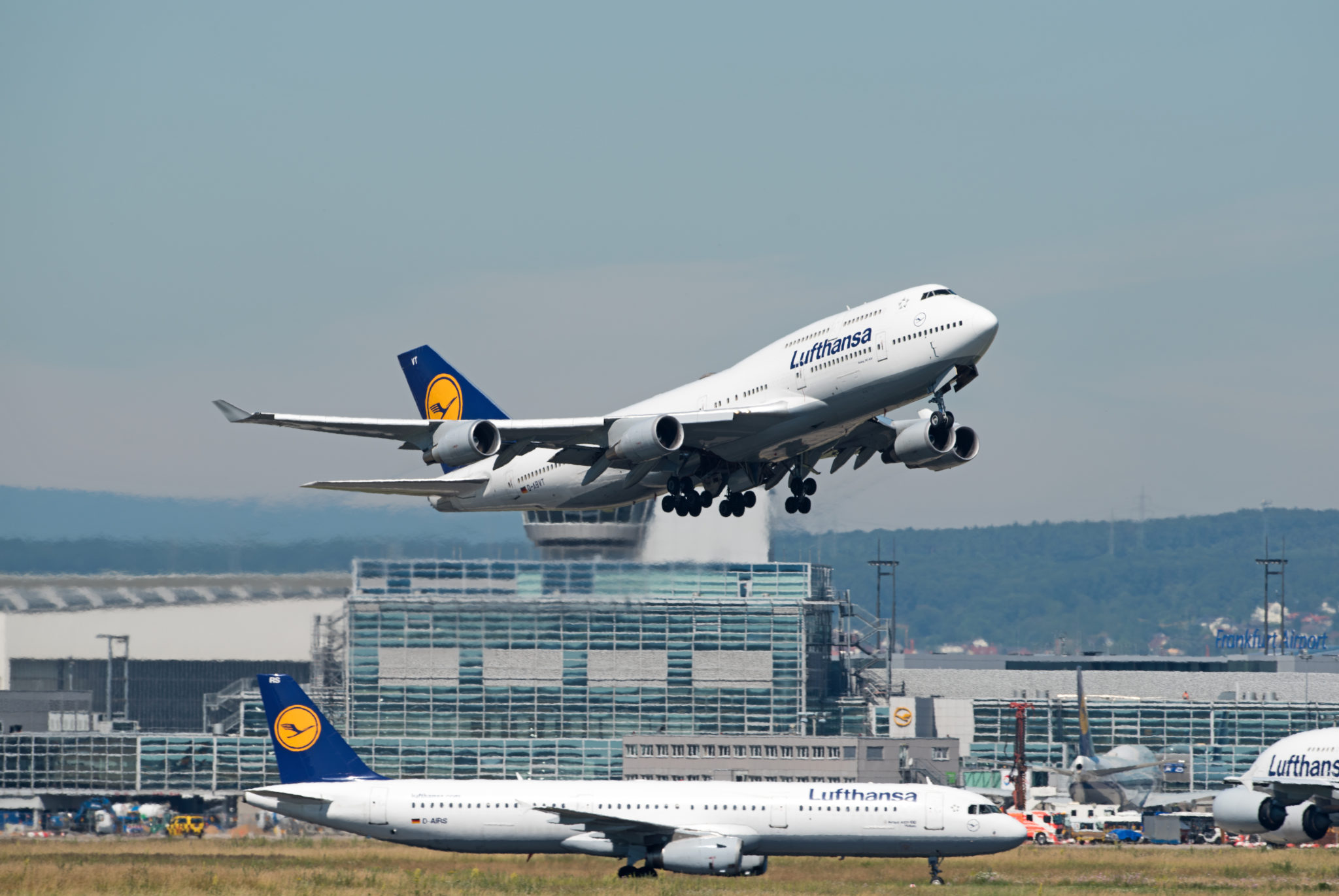 Frankfurter Flughafen wächst mit Lufthansa und Billigfliegern