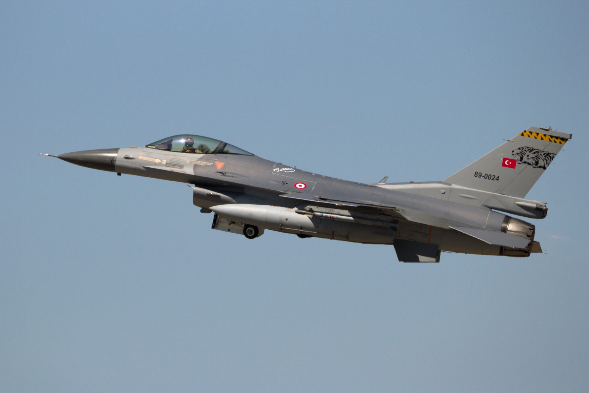 Isparta: Türkisches Militärflugzeug abgestürzt