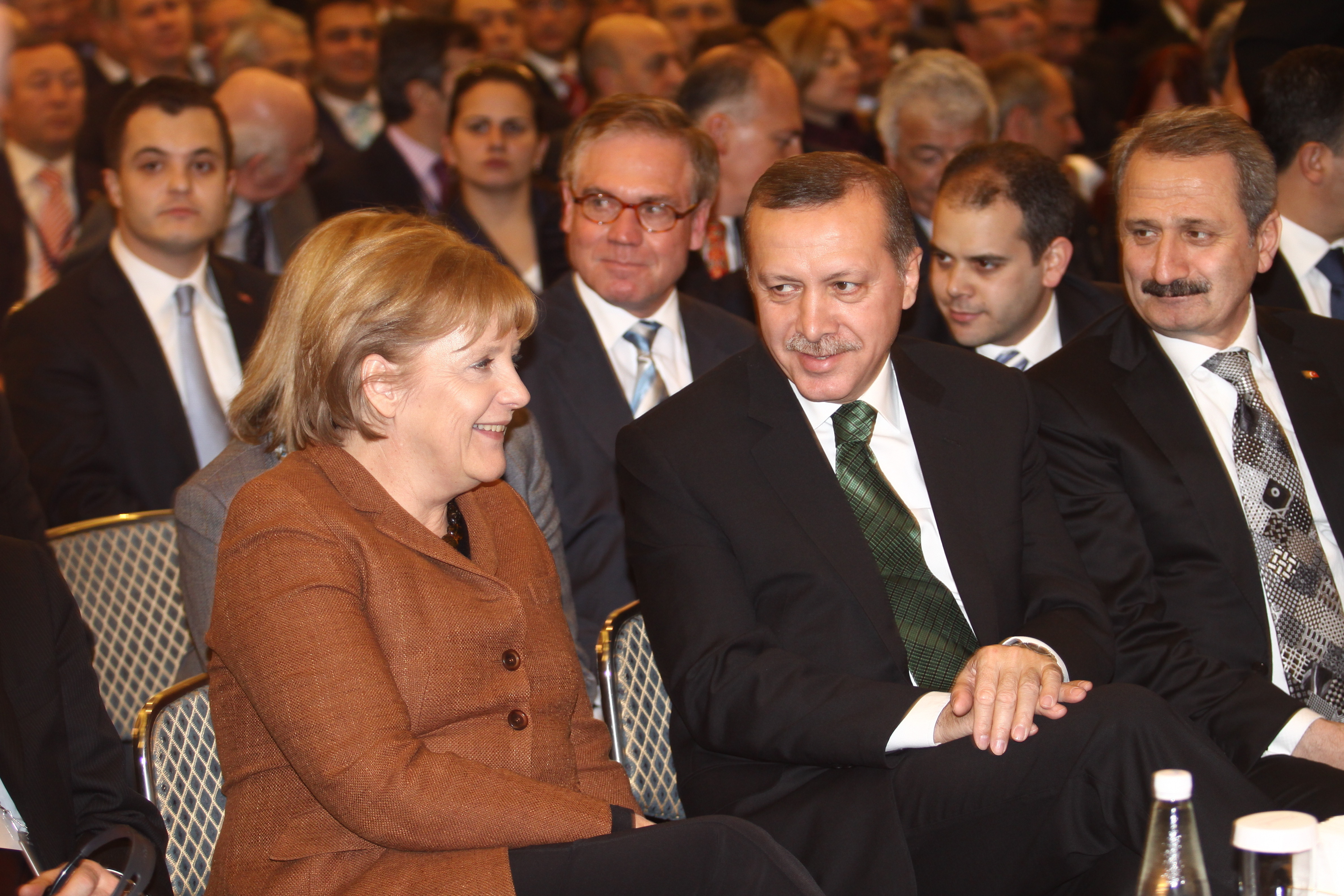 Erdogan gratuliert Merkel – Gespräch über Anti-Terror-Kampf