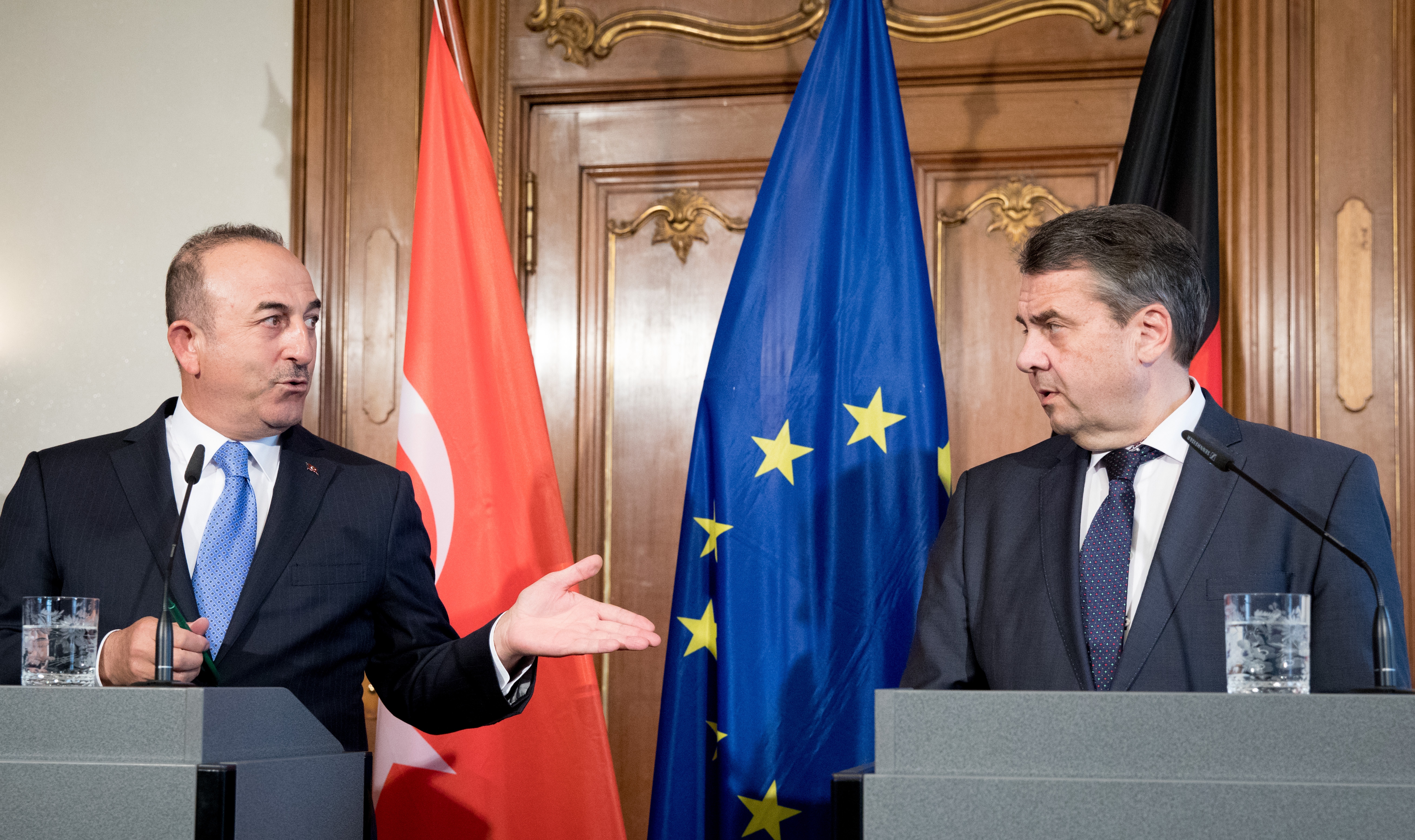 Cavusoglu wirbt für Entschärfung der Reisehinweise für die Türkei