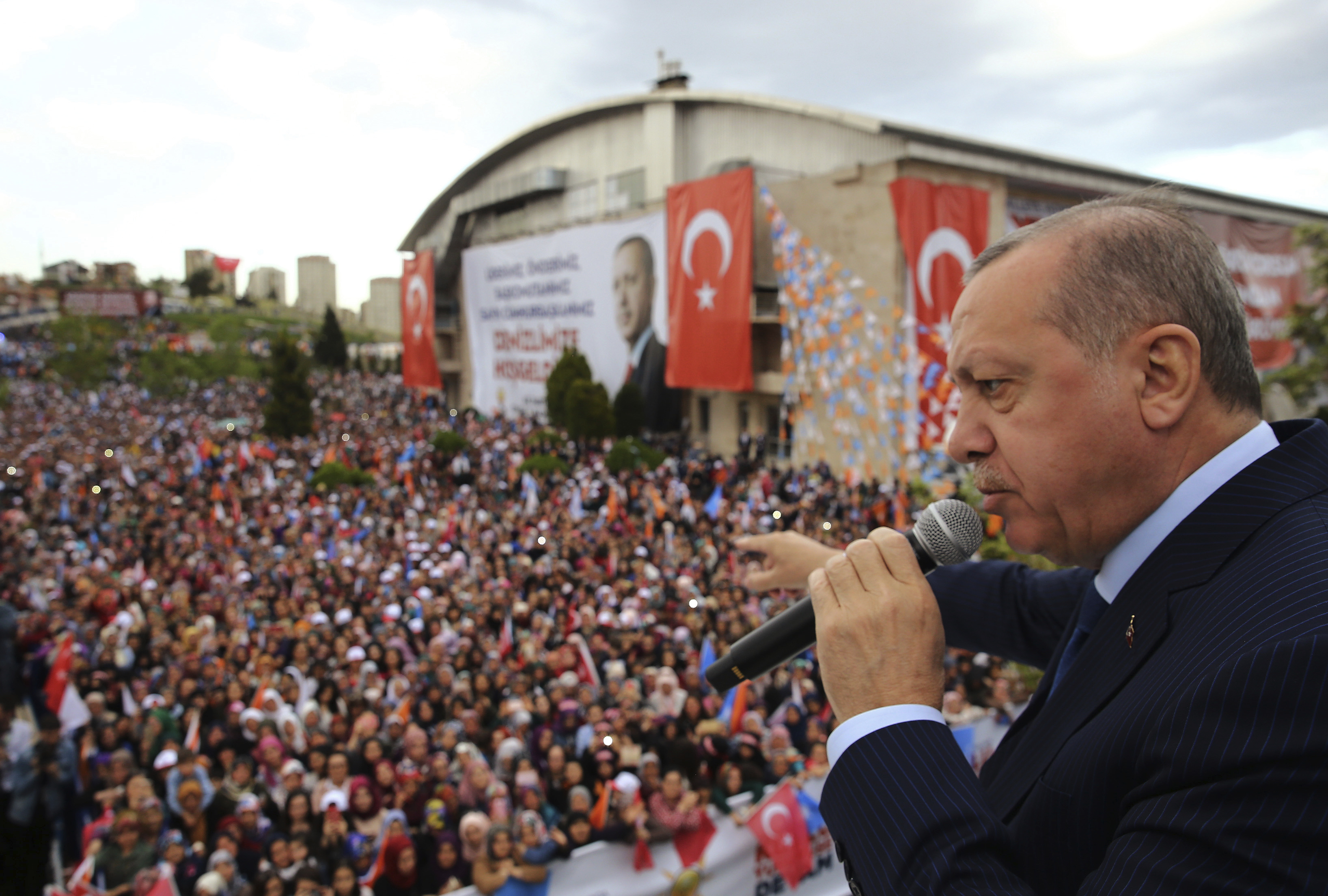 Erdogan: «Ihr seht doch, was die Terroristen in Deutschland machen, oder?»