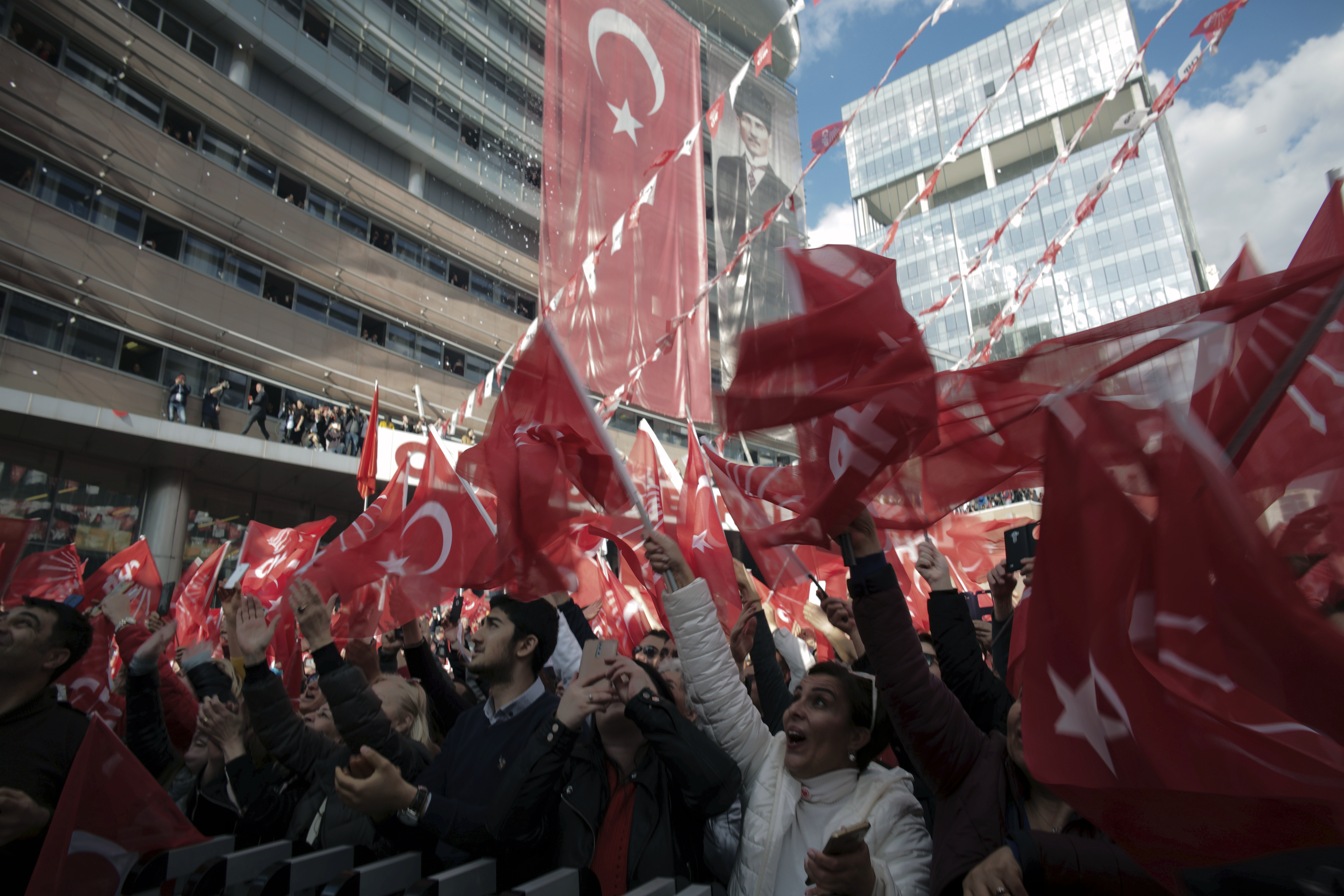 AKP will vollständige Neuauszählung in Istanbul:  Wahlbehörde YSK lehnt ab