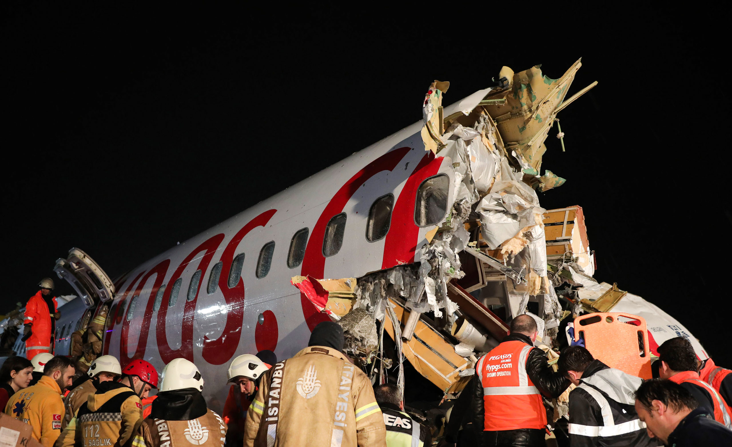 Glück im Unglück: Flugzeug in Istanbul zerbricht in mehrere Teile