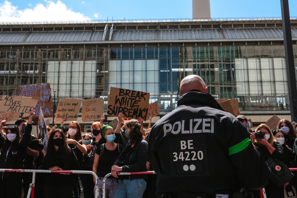 Erstes deutsches Bundesland plant Studie zu Rechtsextremismus in der Polizei