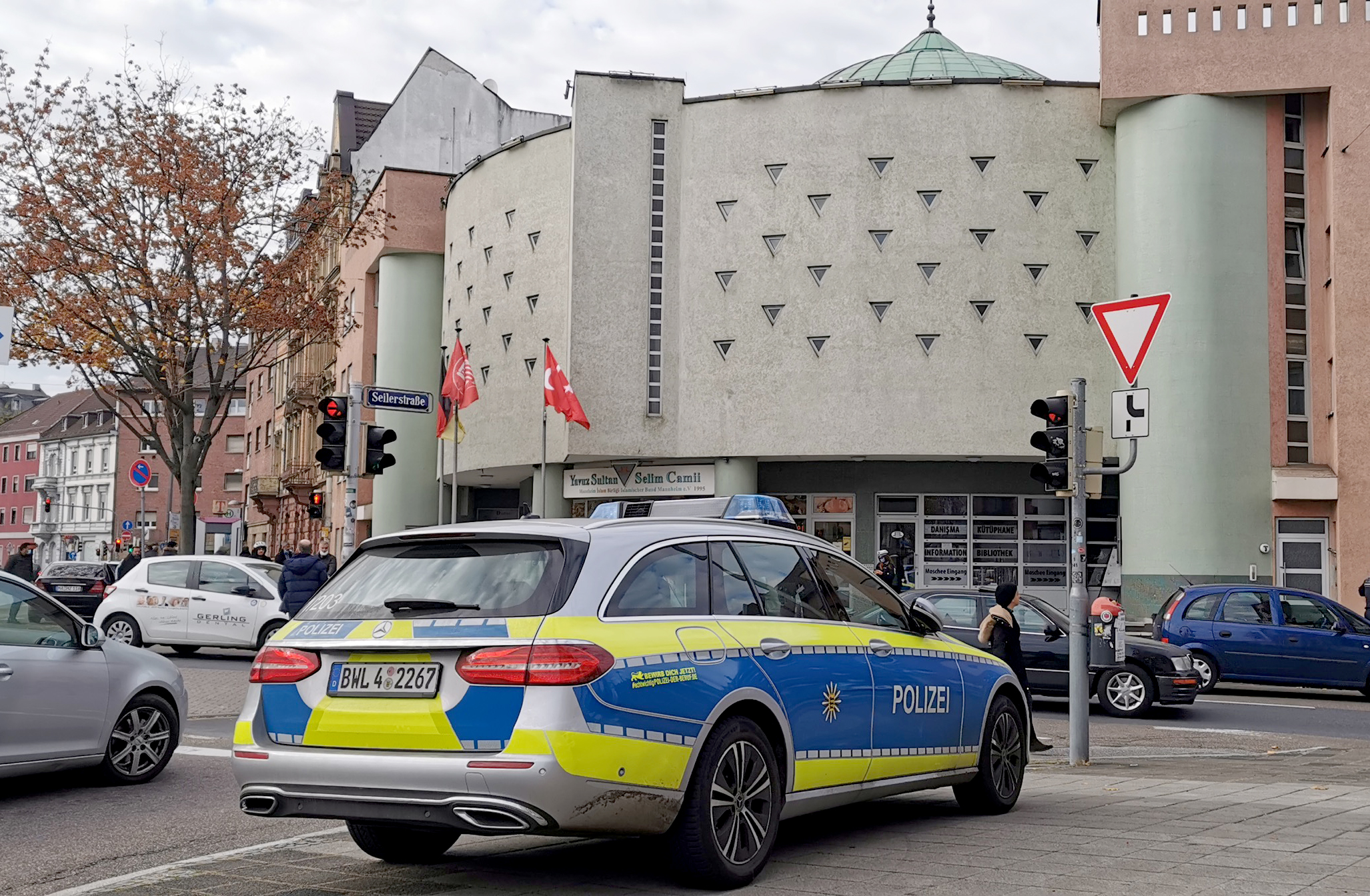 Lob für Polizei nach Bombendrohung in Mannheimer Moschee
