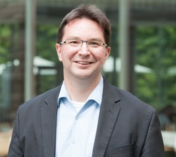 Michael Blume: "Verschwörer rauben den Menschen Zeit und Geld"