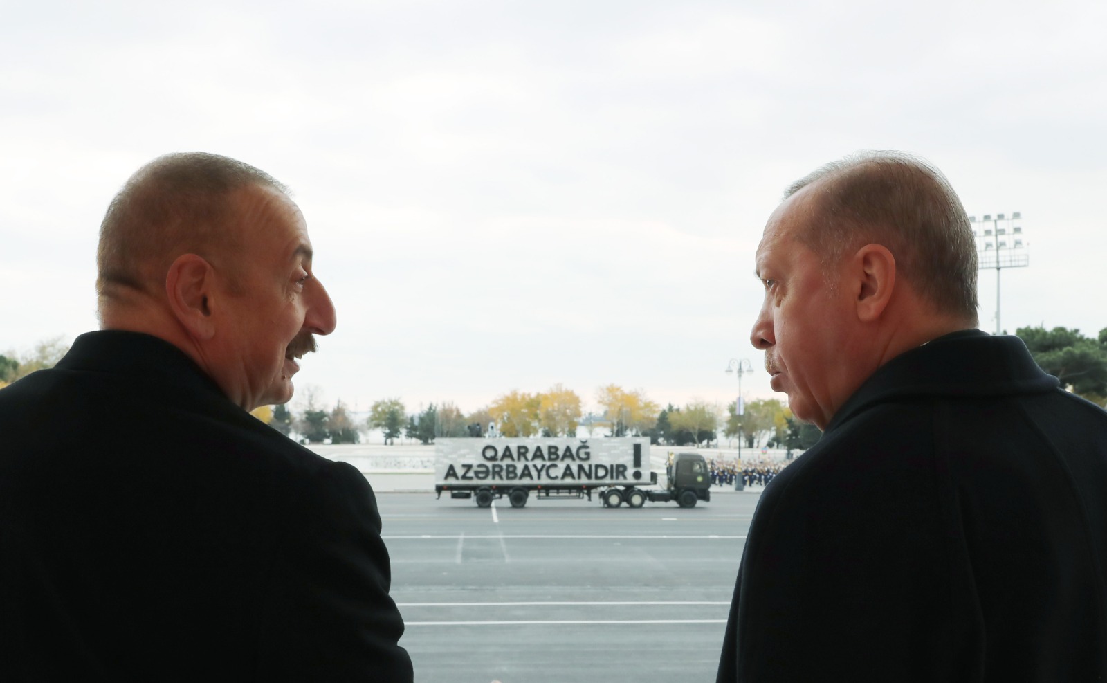 Erdoğan feiert mit Baku „Sieg“ und stellt Grenzöffnung zu Armenien in Aussicht