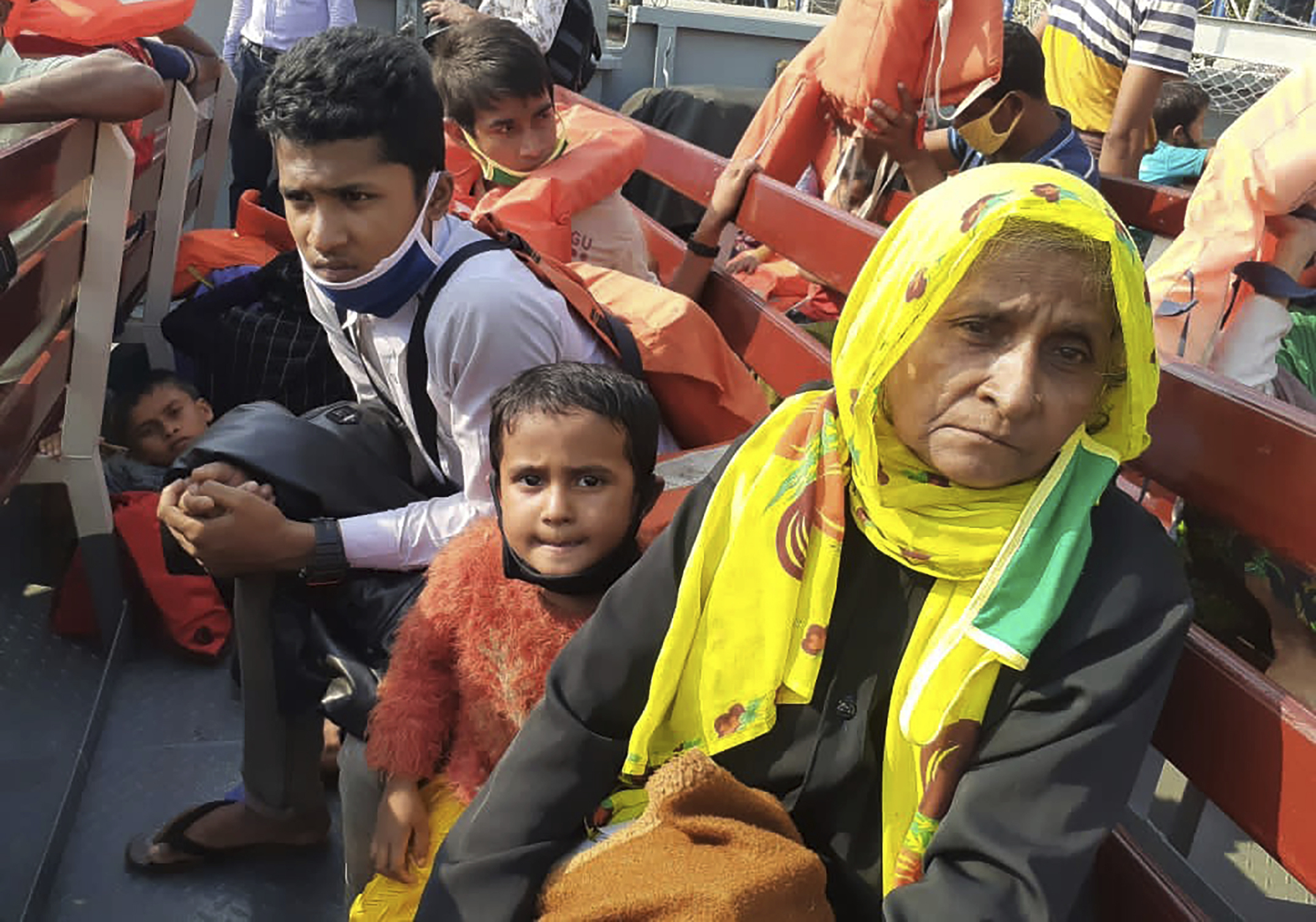 Bangladesch siedelt Rohingya-Flüchtlinge auf gefährdete Insel um