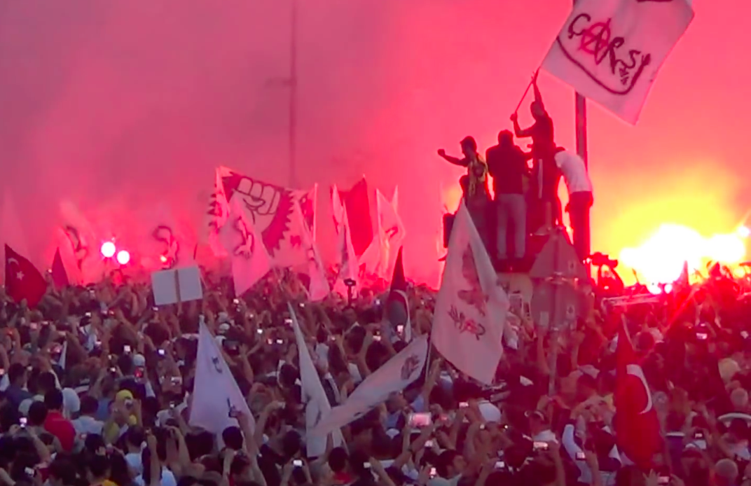 Gericht über Gezi: Kavala soll Beşiktaş-Ultras von Çarşı organisiert haben