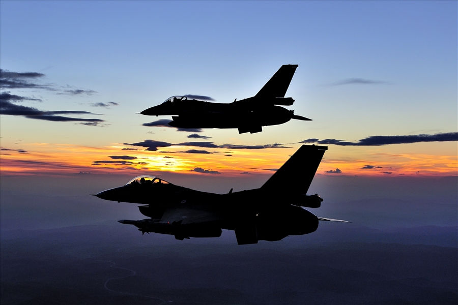 „Pençe Kartal-2“: Türkei bombardiert PKK-Ziele im Nordirak