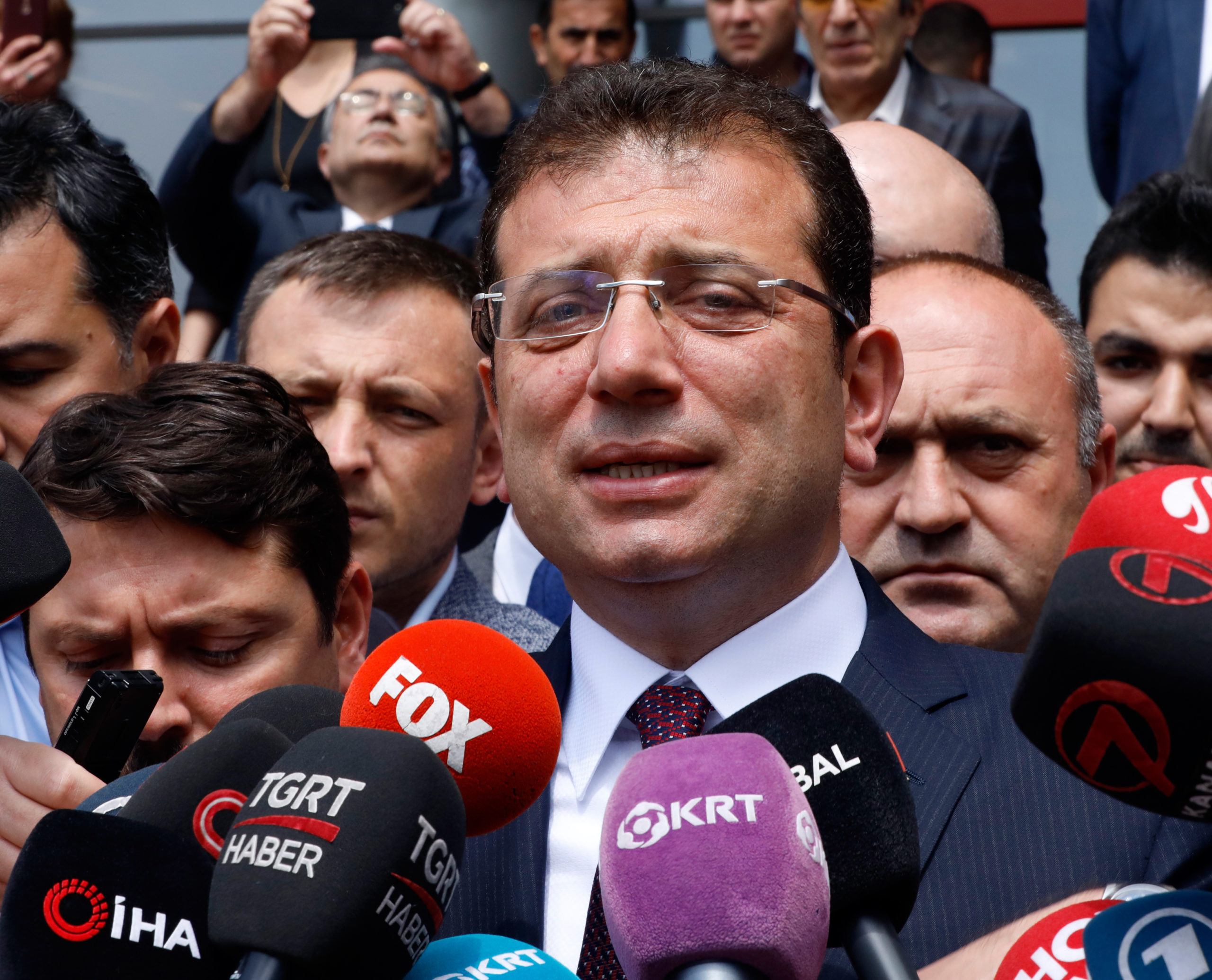 Hände hinter dem Rücken: Innenminister zeigt Imamoğlu an