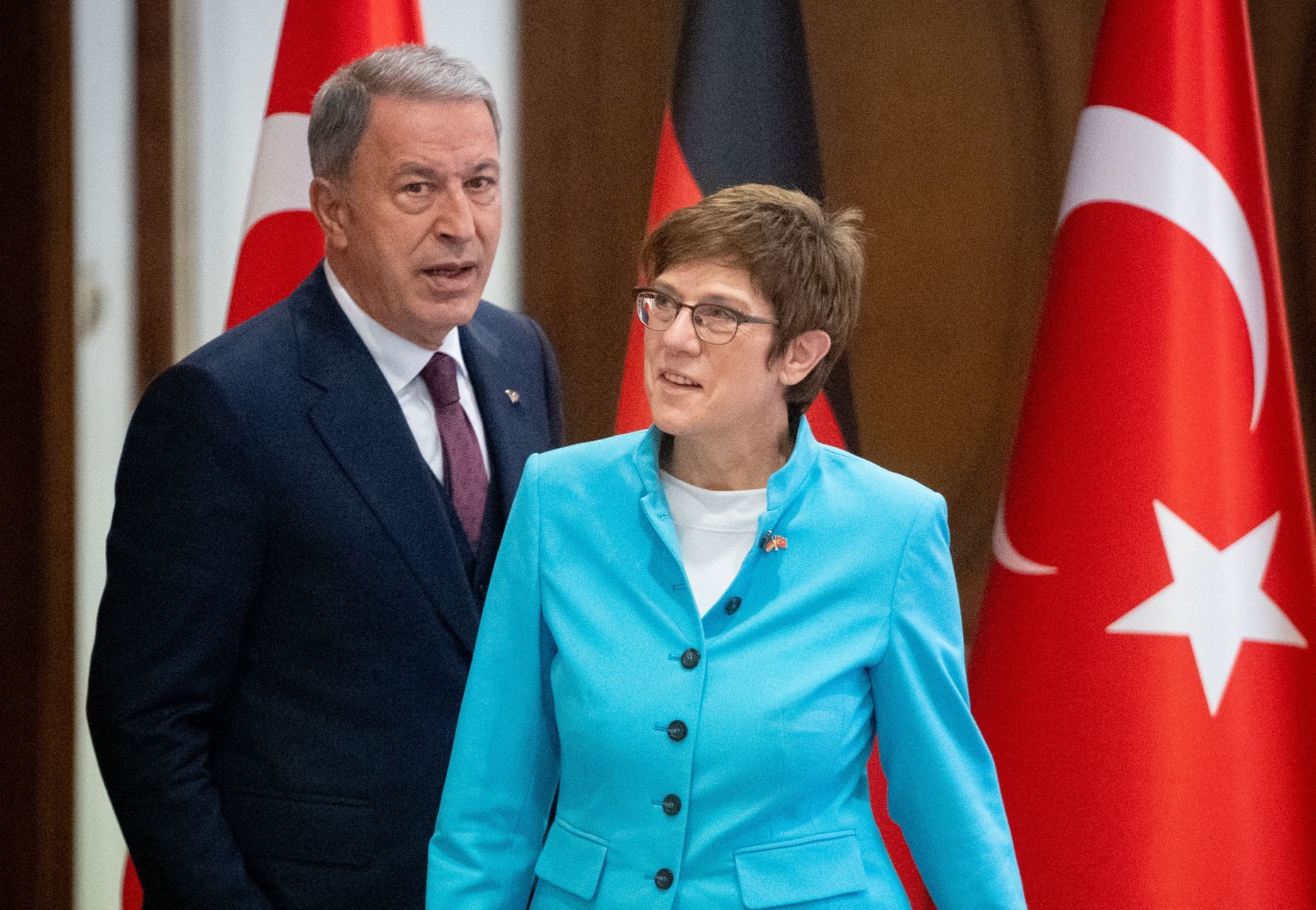 AKK bei Akar: Russland, Rüstung und Afghanistan