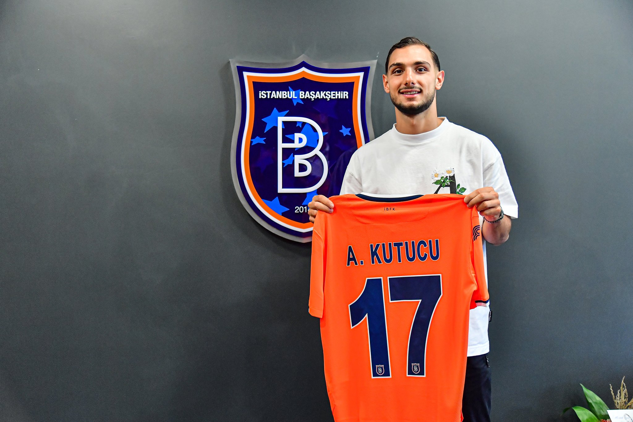 Kutucu wechselt von Schalke nach Istanbul