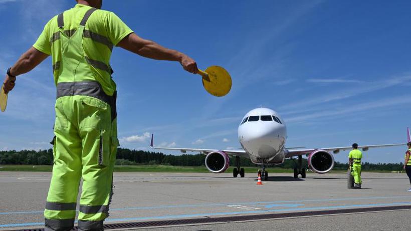 Antalya-Flug ausgefallen: Boeing kollidierte beim Parken