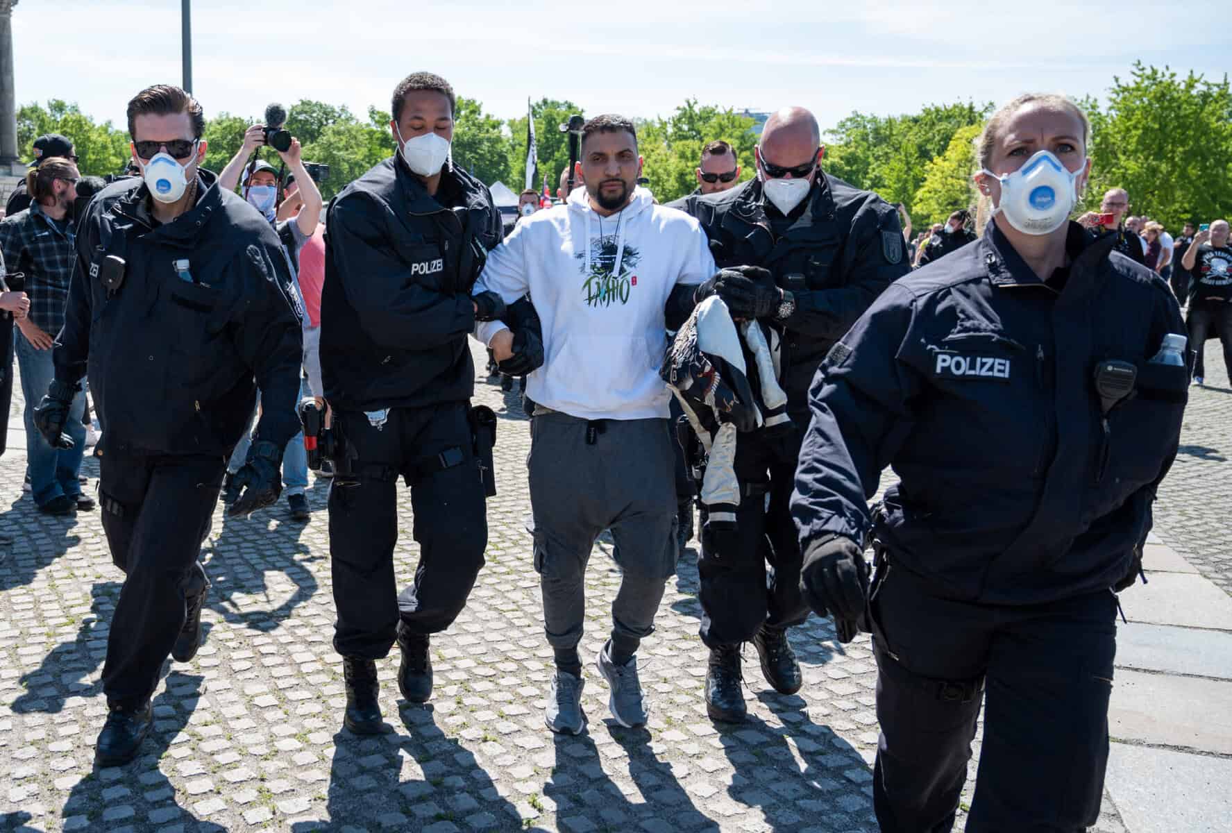 Investigativ-Journalisten spüren Rechtsextremist Attila Hildmann in der Türkei auf