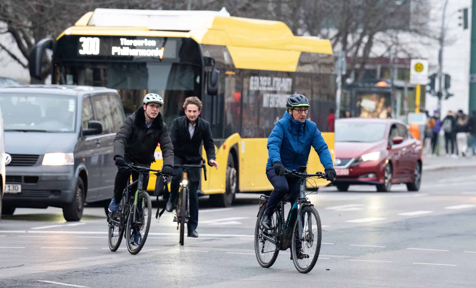 Mit E-Bike ins Bundeskabinett: Özdemir sorgt für Schlagzeilen