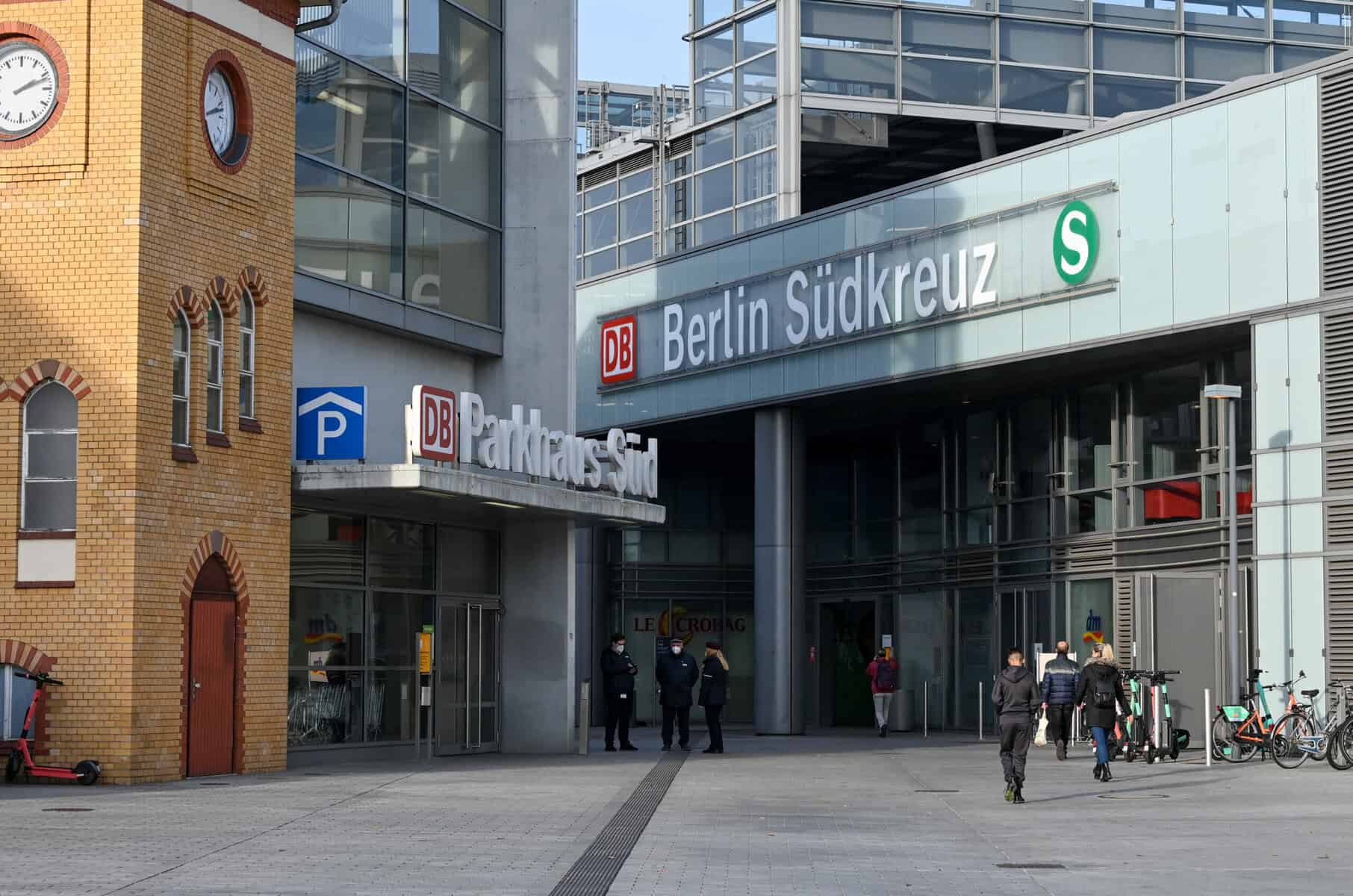 Prozess gegen Brüder beginnt – Schwester getötet und im Koffer abtransportiert