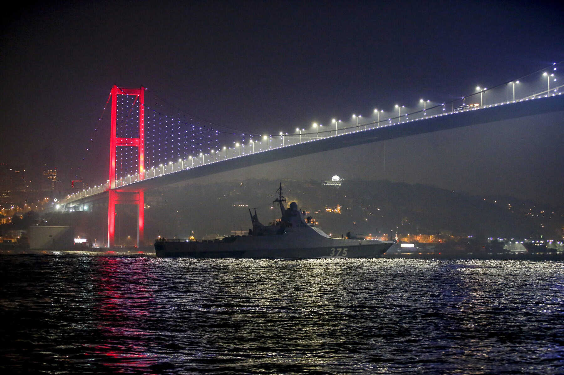 Montreux-Vertrag: Türkei sperrt Bosporus und Dardanellen für Kriegsschiffe